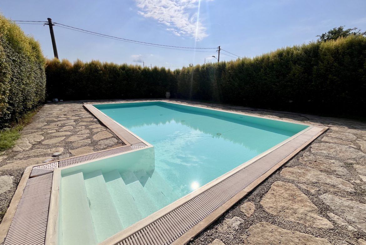 Villa con piscina a Barcellona P. G.