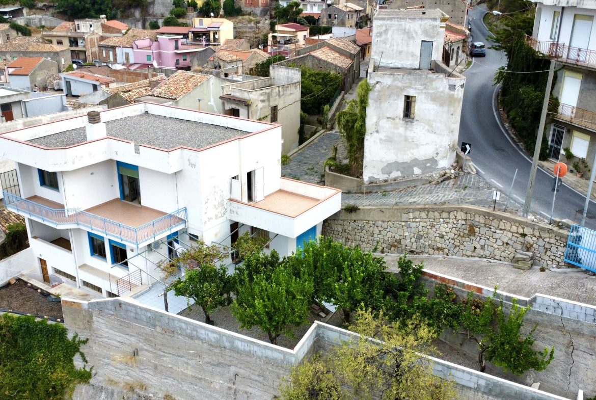 Villa panoramica con giardino