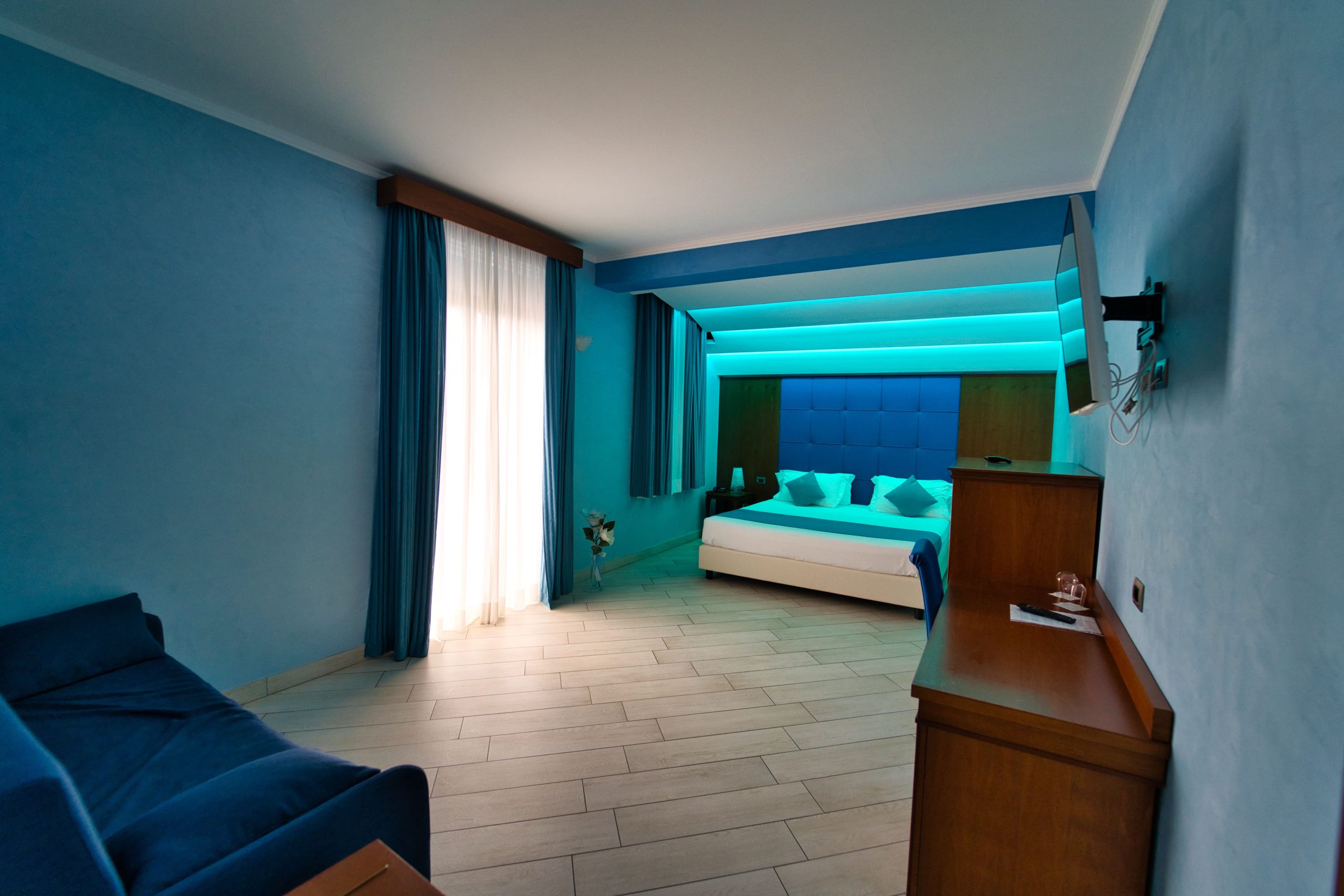 suite 208